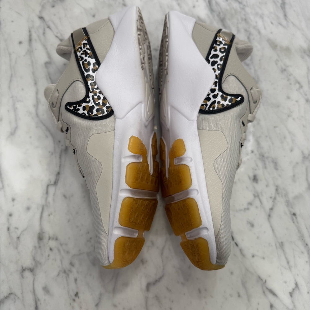 EXCELLENT Nike Legend Essential 2 Cream Sneakers with Leopard Print Size 9 - Picture 7 of 11